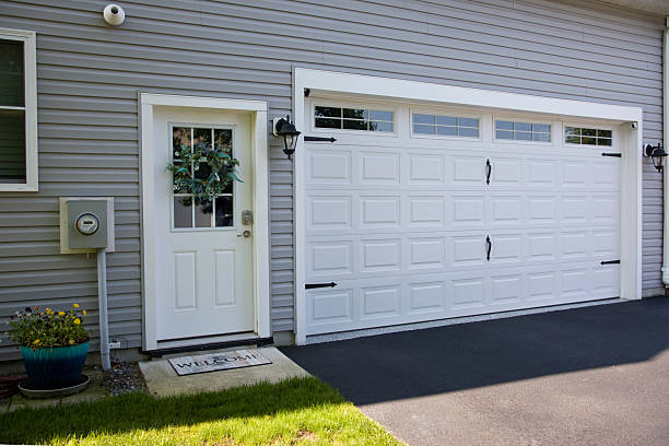 24/7 Emergency Garage Door Panel Replacement experts in Innovation, VA